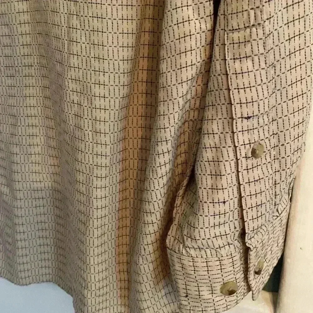 Northface men’s button up cream and blue collared shirt